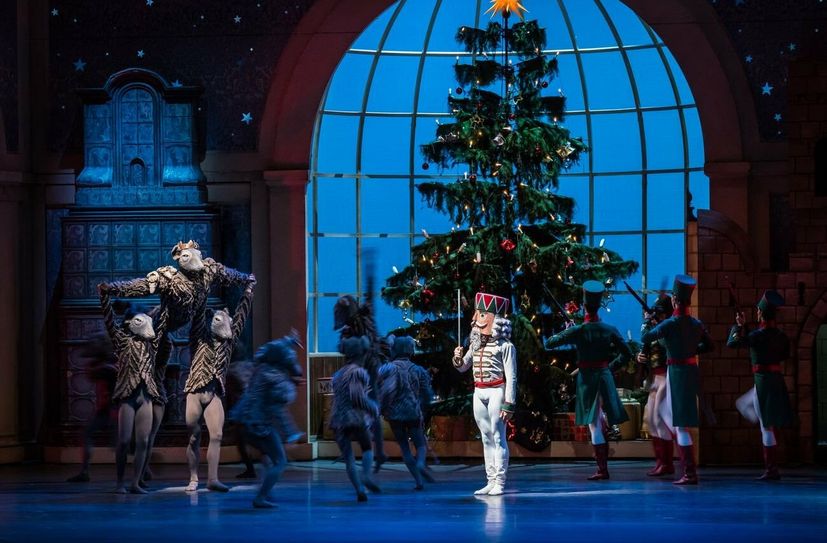 Szene aus »Der Nussknacker« in der Semperoper.