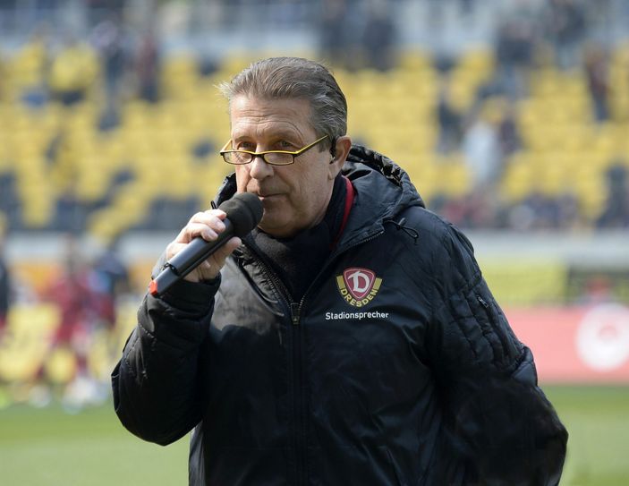 Stadionsprecher Peter Hauskeller führt Gäste am 1. April durchs Stadion. Foto: PR