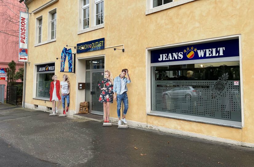 Die Jeans-Welt ist jetzt im Erdgeschoss der Pension Bloo Tomato zu finden.