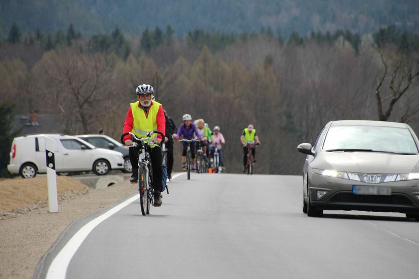Anradeln: Helmar Nestroy und viele andere wären lieber auf dem Radweg gefahren. Für den war aber kein Platz. Der ADFC nannte den Fall »ärgerlich« und sieht ein generelles Problem in sächsischen Amtsstuben.