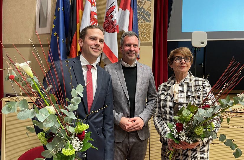 Bürgermeisterin Marietta Tzschoppe und Beigeordneter Dr. Markus Niggemann sind von den Cottbuser Stadtverordneten erneut in ihre Ämter gewählt worden.