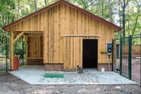 Die Bennett-Kängurus im Tierpark Finsterwalde haben ihr neues Zuhause im »Holz-Stall« mit großem Außengehege schon gut angenommen.  Foto: Dana Sittel