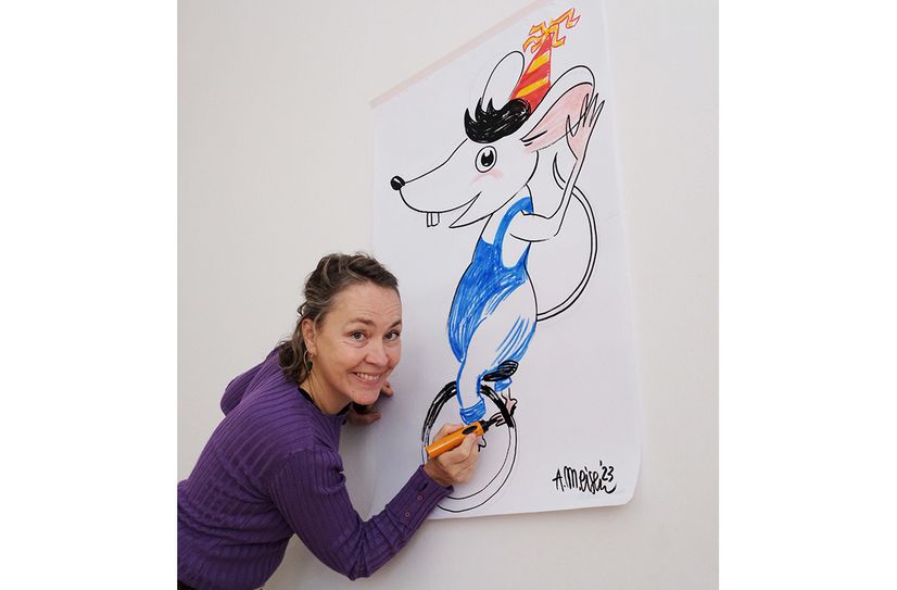 Anja Maria Eisen zeichnet die Museumsmaus Flitzi.