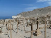 Gräber am Strand.