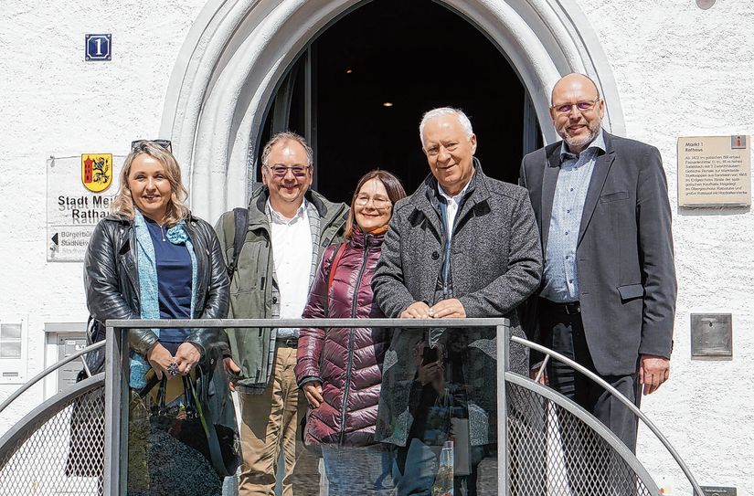 Tadeusz Krzakowski (2.v.r.) mit Gästen aus Legnica war ein letztes Mal in seinem Amt als Stadtpräsident zu Besuch bei OB Olaf Raschke (r.).
