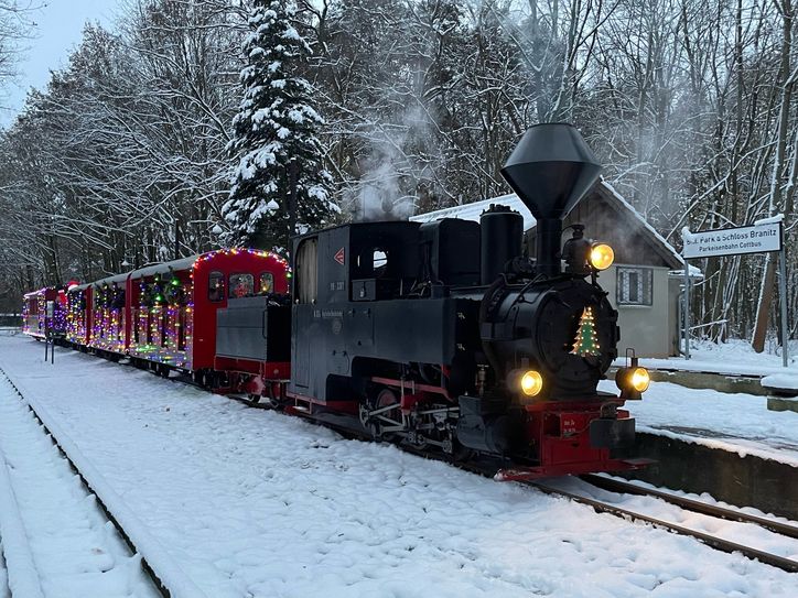 Am 7. und 8. Dezember finden die Adventsfahrten der Cottbuser Parkeisenbahn statt.