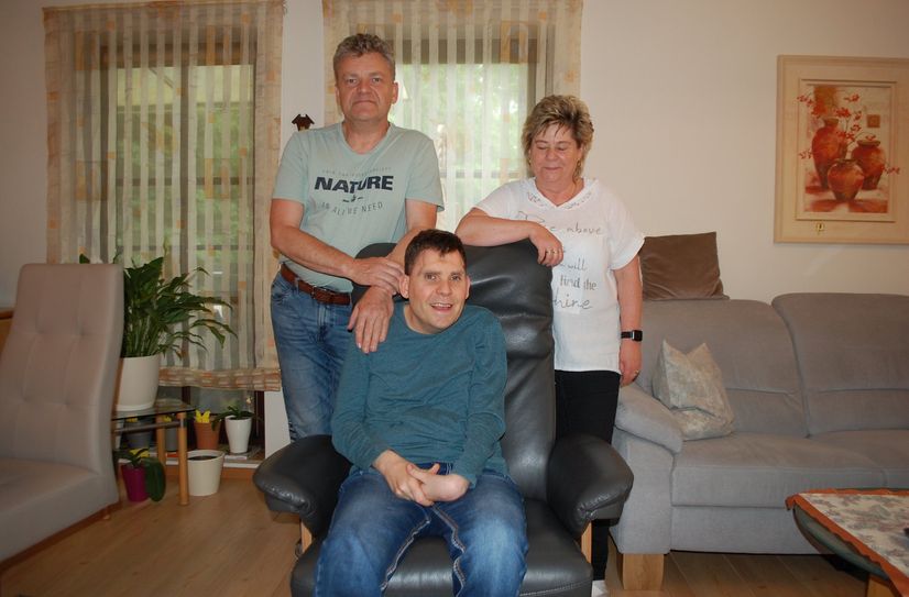 Daniel mit seinen Eltern Jens und Angrit Näther.
