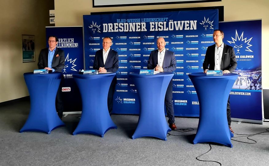 v.li. Bernd Nickel (Präsident Eissportclub Dresden e.V.), Dr. Peter Lames (Sportbürgermeister Landeshauptstadt Dresden), Maik Walsdorf (Geschäftsführer Dresdner Eislöwen) und Matthias Roos (Sportdirektor Dresdner Eislöwen)
