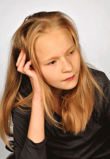 Victoria (14) leidet unter einer unbekannten Krankheit. Die Delfintherapie hilft ihr. Dafür wird nun Geld gesammelt. 	Foto: privat