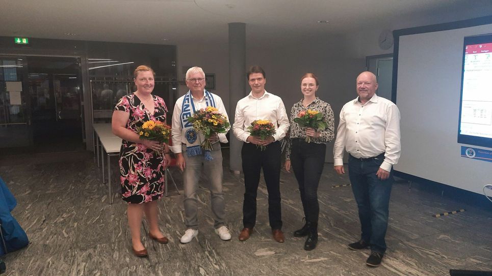 Dr. Denise Klinger, Ehrenpräsident Andreas Zschiedrich, Sven Knöfler, Grete Neustadt und der neue HCR-Präsident Michael Theiß (vl.l). Foto: Rico Krampf