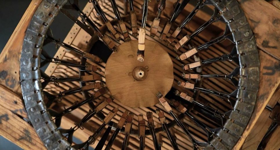 Die Technischen Sammlungen Dresden verfügen über eine der ersten Schreibmaschinen der Welt. Insgesamt sind nur drei Exemplare der von Peter Mitterhofer vor 170 Jahren in Südtirol konstruierten Maschinen erhalten geblieben. Ab Oktober 2022 wird sich eine Schau dieser Erfindung widmen.