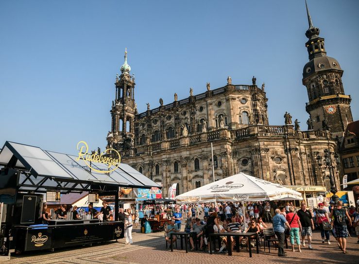 Blick auf den Theaterplatz, hier findet am 16. August die Eröffnung statt. Foto: Radeberger Exportbierbrauerei