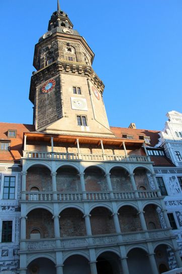 Der Altan wurde 2006 bis 2010 wiedererrichtet, Besonderheit sind die reichen Bildhauerarbeiten