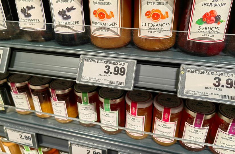 Keine herkömmlichen Preisschilder, sondern Mini-Displays. Ändert sich der Preis, wird das sorfort im Regal angezeigt.