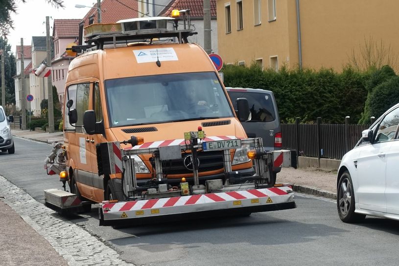 Dieses Fahrzeug erfasst den Zustand der Radebeuler Straßen.                                                              Foto: Schramm