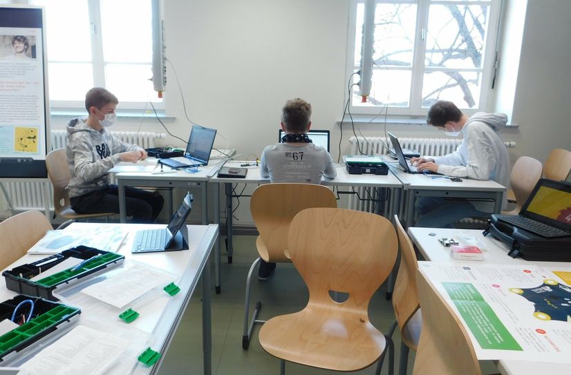 Mit Lego Mindstorms fangen die Jüngeren an die Grundzüge von Robotik zu lernen.