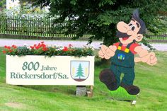 Das beschauliche Rückersdorf feiert sein 800-jähriges Bestehen. Das Dorf hat sogar ein liebevoll gestaltetes Maskottchen.