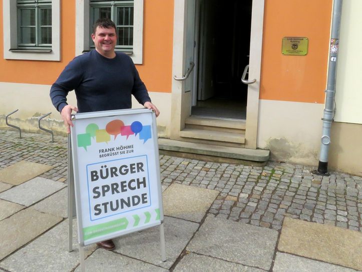 Der Radeberger Oberbürgermeister Frank Höhme lädt regelmäßig zu Bürgergesprächen ein. Foto: Matthias Stark
