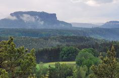 Der Nationalpark Sächsische Schweiz ist mit seinem Symbolberg, dem Lilienstein, eingebettet in die Nationalparkregion und eine von 141 Nationalen Naturlandschaften in Deutschland.