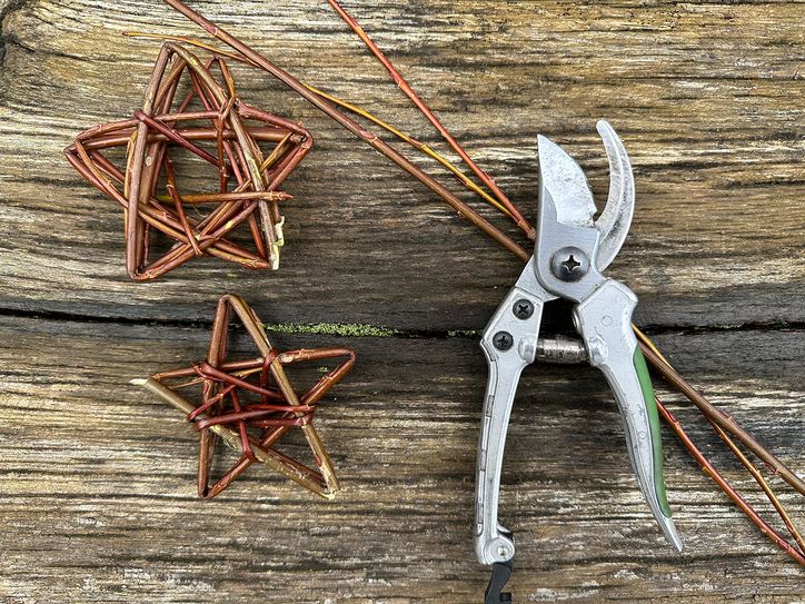 Im Natur-Erlebniszentrum in Wanninchen können am 14. Dezember weihnachtliche Dekoration und kleine Geschenke aus Naturmaterialien gebastelt werden.