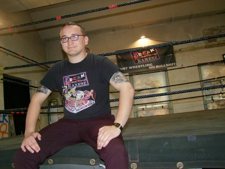 Wrestling dient der Unterhaltung und ist nach Auffassung von Clemens Skatula, Chef der Kamenzer Wrestling Freaks, zu 75 Prozent theatrale Kunst. Wäre mal interessant zu erfahren, wie das Theaterschauspieler sehen. Foto: Rainer Könen