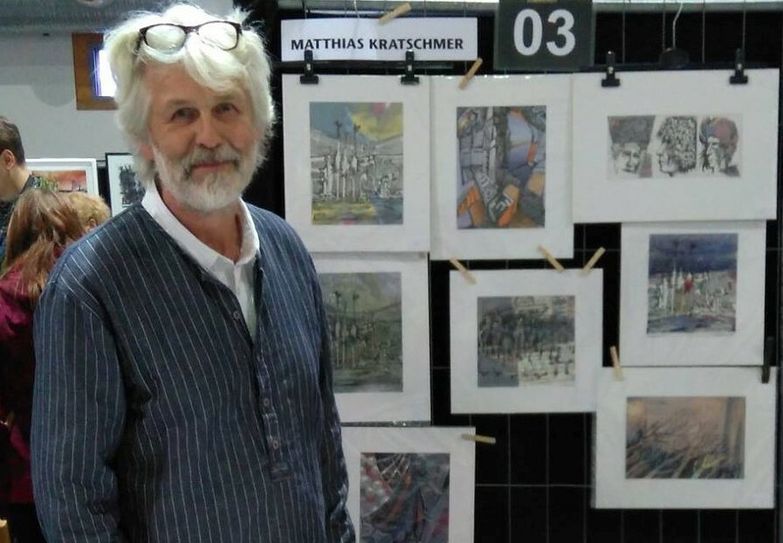 Der diplomierte Grafik- und Industriedesigner Matthias Kratschmer ist Absolvent der renommierten Hallenser Kunsthochschule Burg Giebichenstein. Neben seiner langjährigen Tätigkeit in der Industrie widmet er sich seit 2015 auch intensiver seiner künstlerischen Leidenschaft. Sein Repertoire umfasst kleinformatige grafische Werke aus händischen Feder- und Pinselarbeiten mit farbiger Tusche, kombiniert mit Computergrafiken. Foto: privat