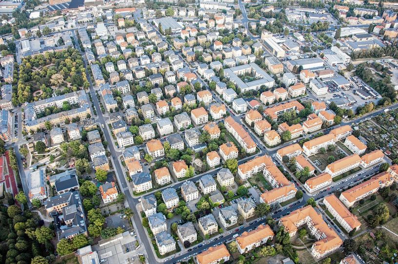 Blick auf Löbtau (links Clara-Zetkin-Straße). Der Stadtteil wird die kommenden Jahre mehr Einwohner zählen. Foto: Jürgen-Michael Schulter