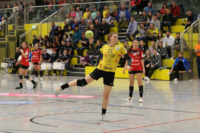 Jasmin Eckart beim Strafwurf