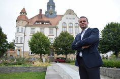 Der Großröhrsdorfer Bürgermeister, Stefan Schneider, ist seit zwei Jahren im Amt. Für die Stadt sieht er viel Potenzial für die Zukunft. Dabei möchte das Stadtoberhaupt alle Beteiligten mit einbeziehen. Sprich: Verwaltung, Stadträte und die Bürgerinnen und Bürger. Foto: Sandro Paufler