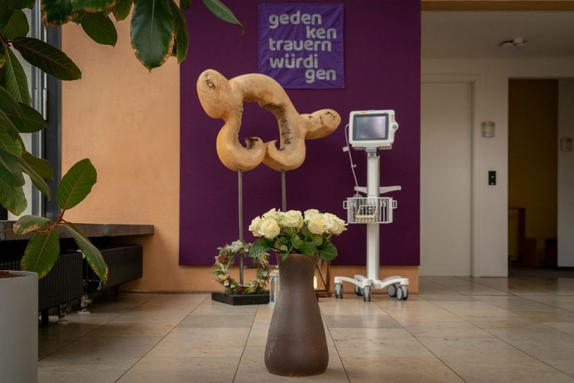 Der Gedenkort im Seelsorgezentrum auf dem Gelände des Universitätsklinikums Dresden. Foto: UKD/Kirsten Lassig