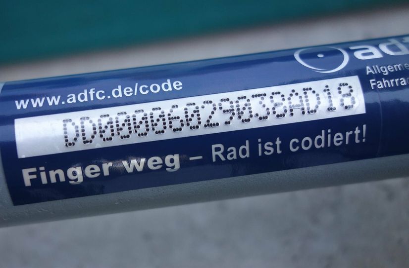 Fahrraddiebe werden durch eine Codierung der Fahrräder abgeschreckt.
