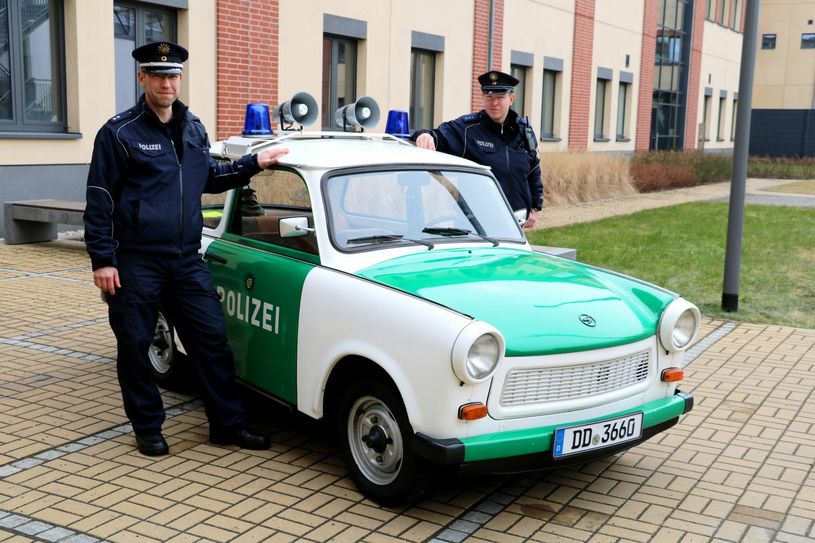 Übergabe des neuen Streifenwagens. Foto: Polizei