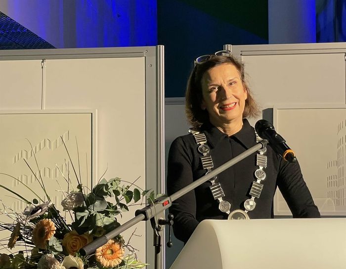 BTU-Präsidentin Prof. Dr. Gesine Grande wird die Studierenden am Donnerstag, 7. April, um 15 Uhr im Zentralen Hörsaalgebäude begrüßen.