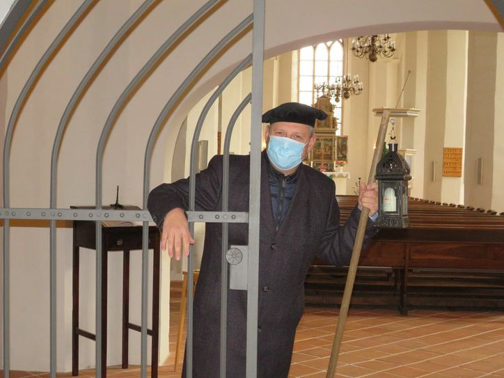 Kalendervater, Diakon, Prädikat und Präses der Synode des Kirchenkreises Schlesische Oberlausitz Torsten Vogel freut sich auf den diesjährigen lebendigen Adventkalender, der für die gesamte Familie gedacht ist. Foto: Silke Richter