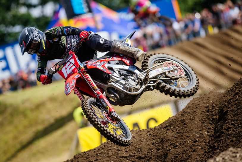 Max Nagl mit Startnummer 12 kann den Titel in Jauer holen.