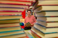 Katharina Schmidt leitet seit 2019 die Radebeuler Bücherei - inzwischen ist sie ein beliebter Stadttreff.