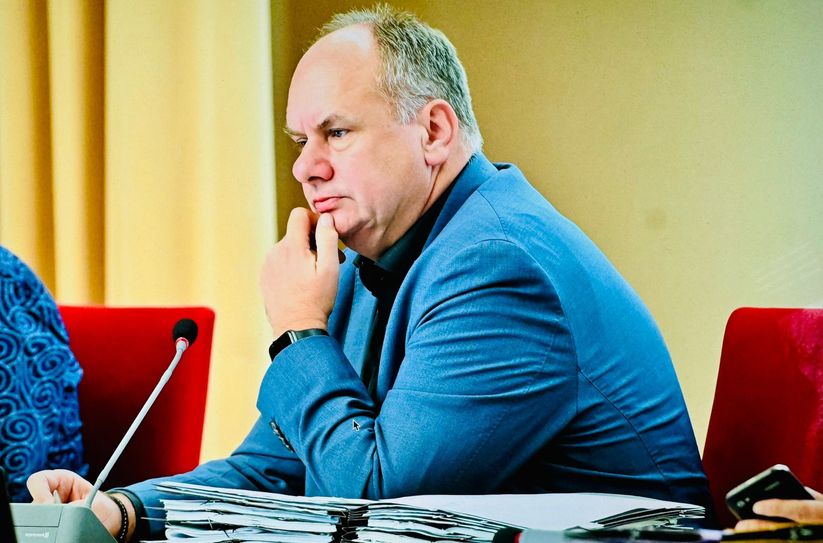 Nur OB Dirk Hilbert kann dafür sorgen, dass die geplanten Gelder aus dem letzten Haushalt in den kommenden übertragen werden. Momentan sind sie einfach verschwunden.