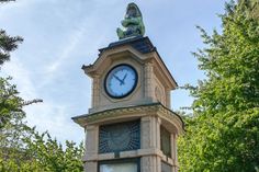 Im Jahr 1913 schenkte der Dampfmühlenbesitzer Paul Blischke dem Ort Lockwitz eine Wettersäule.