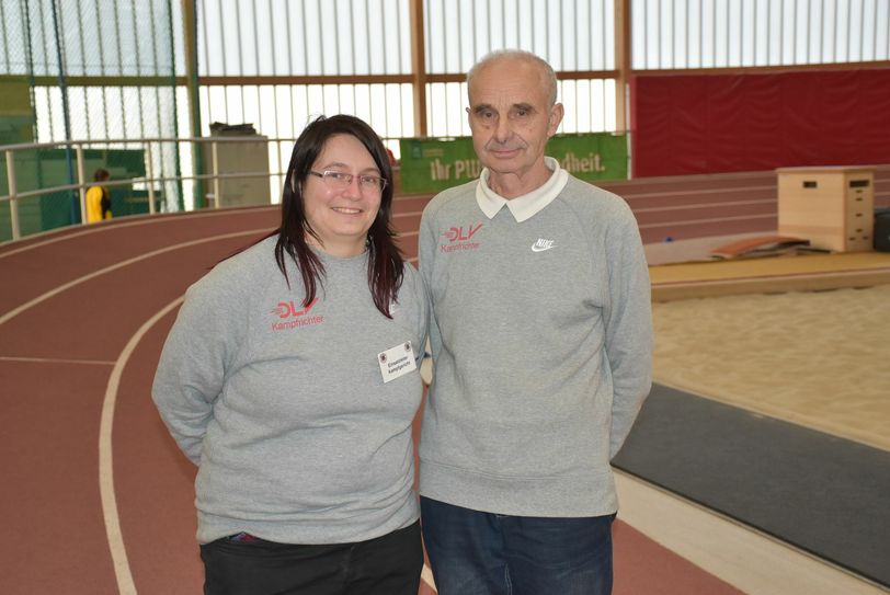 Maria Gläser und Bernd Würdig bei einem Kampfrichtereinsatz in der DSC-Halle in Dresden. Foto: Trache