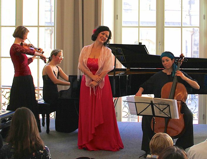 Sopranistin Kristina Gordadze beim Benefizkonzert 2015. Bildquelle: Ambulanter Kinder- und Jugendhospizdienst Dresden.