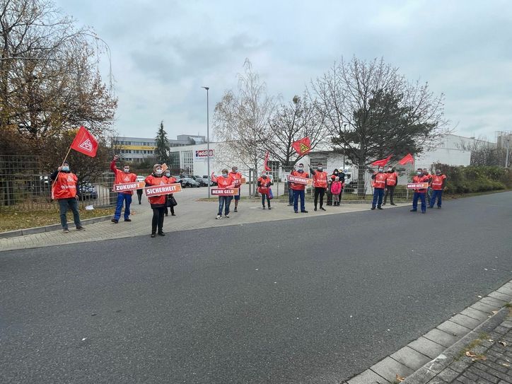 Der Protest vor den Werkstoren bei edding in Bautzen hat Wirkung gezeigt. Die Beschäftigten erhalten künftig mehr Lohn. Foto: IG Metall