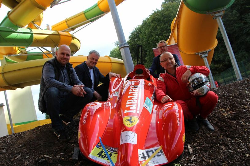 Freuen sich schon auf die EM (v.l.):  Mathias Lindner vom Sponsor Feldschlösschen, Oberbürgermeister Uwe Rumberg, Uwe Tschuschke (Feldschlösschen Gastro-Verkaufsdirektor) und Organisator Thomas Käfer.        Foto: Schramm