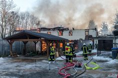 Großeinsatz der Feuerwehr auf dem Hof in Liebethal.