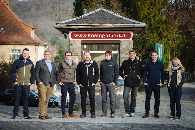 Die Macher von „Löbau lebt“ vor dem Kiosk. Foto: Löbau lebt