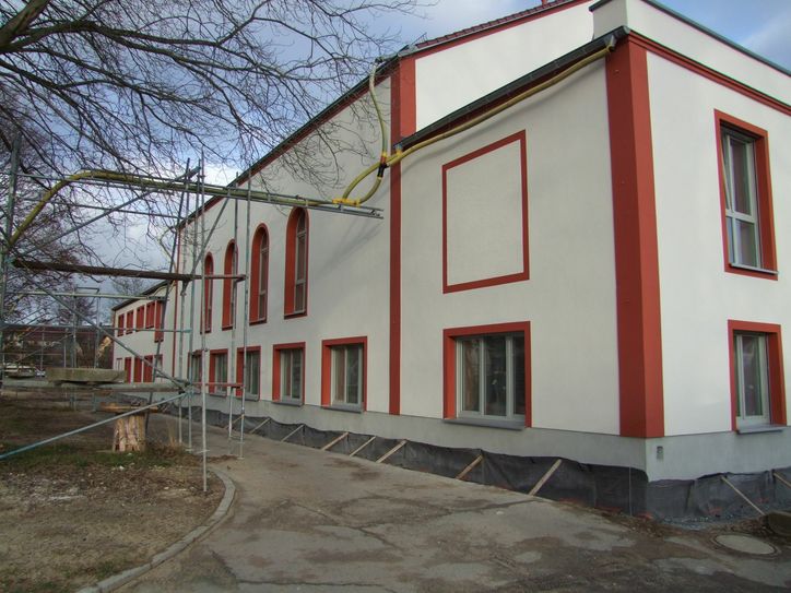 Derzeit laufen die Arbeiten am neuen Gemeindezentrum auf Hochtouren. Im Sommer will hier die Gemeindeverwaltung einziehen. Platz gibt es auch für Feuerwehr und Vereine.                        Foto: Rainer Könen