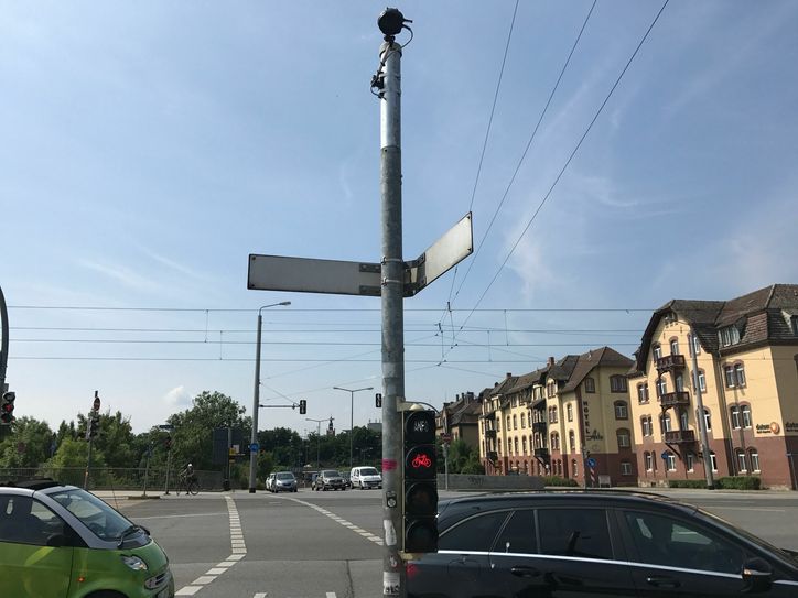 Die erste Dresdner Rad-Bedarfsampel mit Wärmebildkamera (oben). Fotos: Schramm