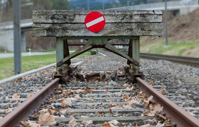 Bau an den Bahnstrecken rund um Großenhain bringt Behinderungen. Bis Dezember soll der „Spuk“ vorbei sein.