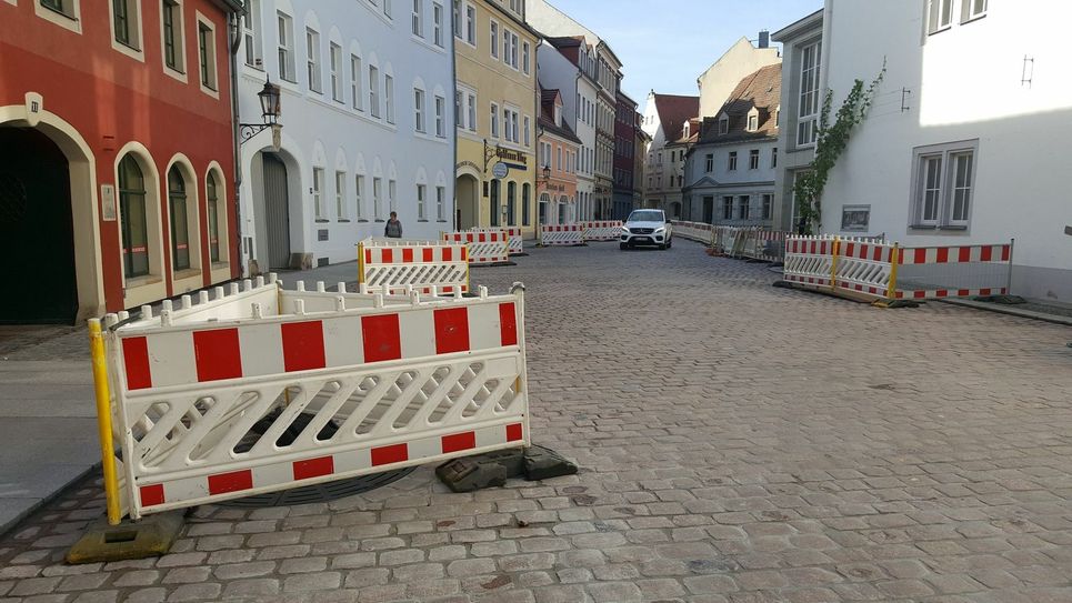 Alle Anwohner freuen sich über die Verkehrsentspannung vor der Haustür (hier Leipziger Straße), auch der Wochenkurier. Fotos: Geyer