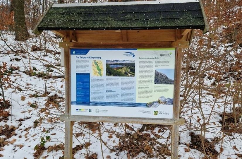 Informationstafel an der Talsperre Klingenberg.