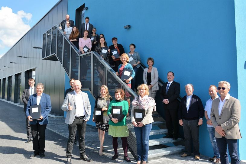 28 Betriebe der Spremberger Wirtschaftsregion wurden mit dem Zertifikat »Familienfreundliche Unternehmen« im Kompetenz- und Gründerzentrum Dock3 im Industriepark Schwarze Pumpe ausgezeichnet. Foto: Rein/ASG